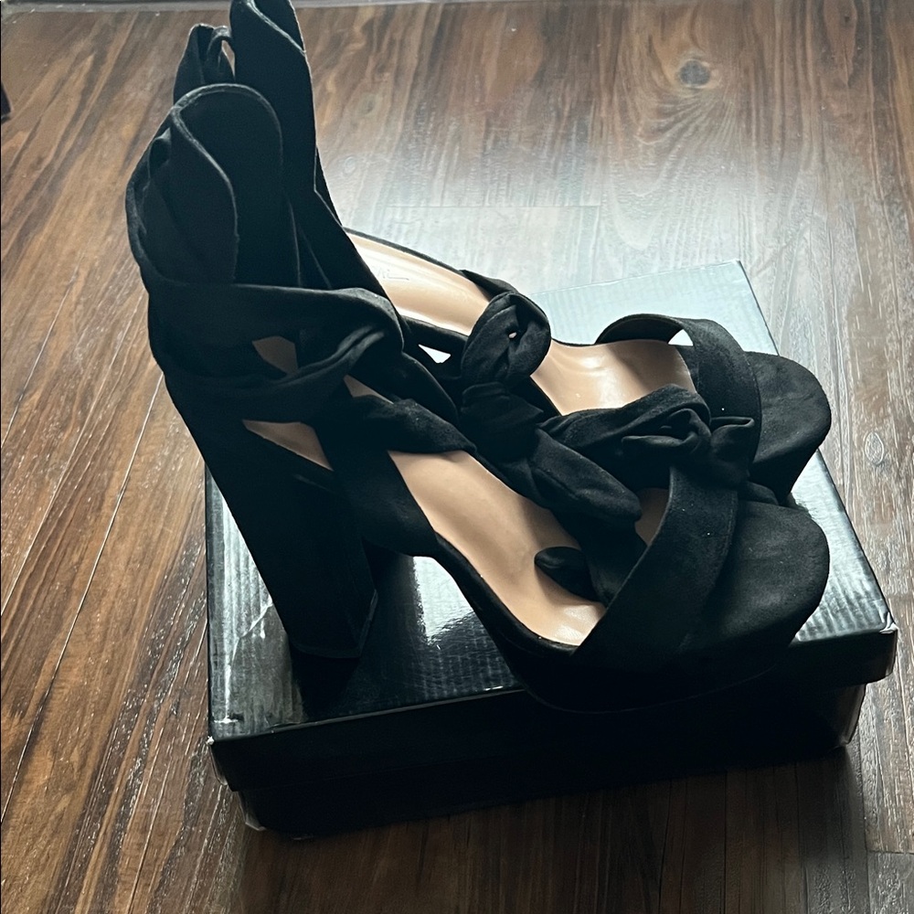 Nasty Gal Platform Heel Size 8/41